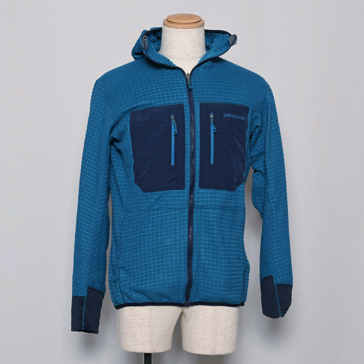 最落なし!!】 Patagonia メンズ・R3 フリース ジャケット フーディ Mサイズ(青系)_画像4