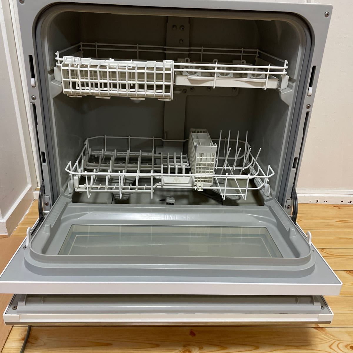 Panasonic NP-TZ100-W 2019年製 食器洗い乾燥機 パナソニック 家電 中古 食洗機 電気食器洗い乾燥機 _画像3