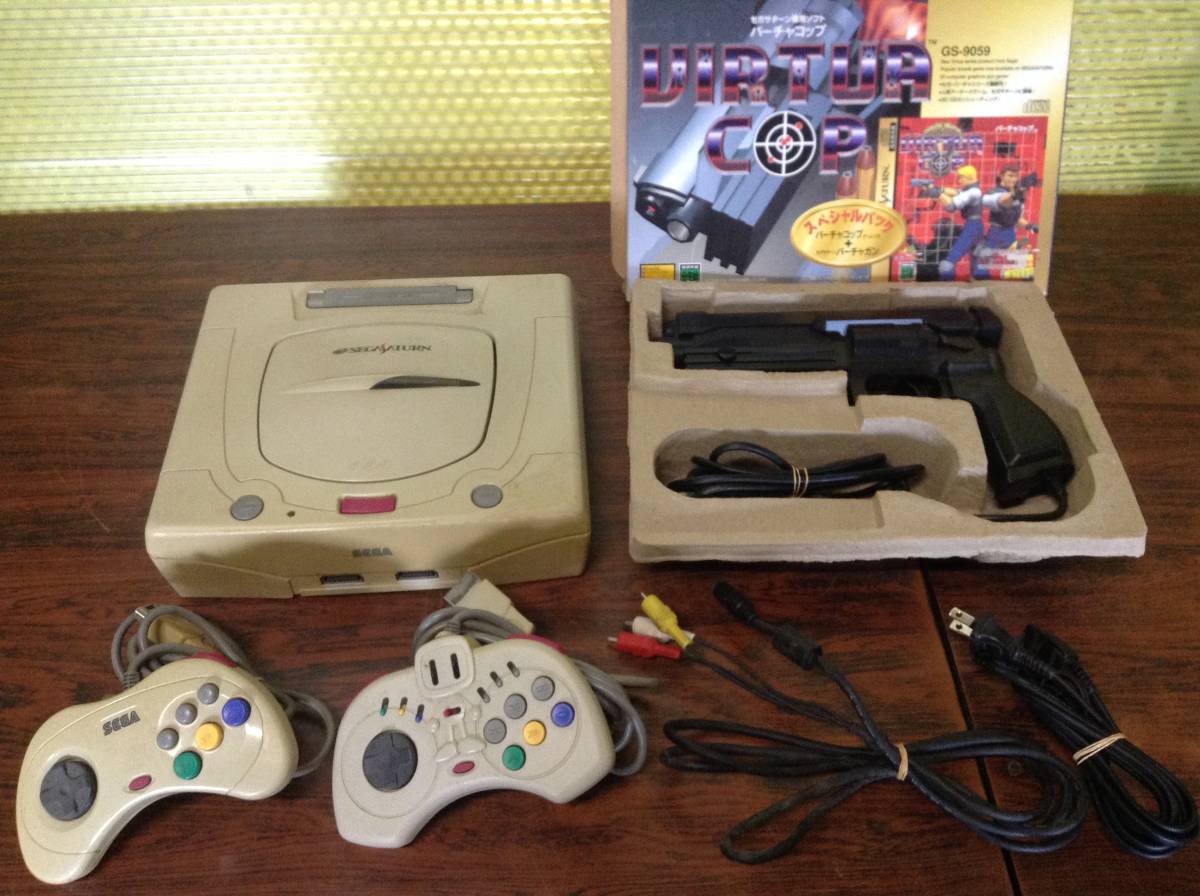 Sega Saturn White console 3controllers tested セガ サターン シロ 本体1台 コントローラ3台 動作確認済 D112_画像1