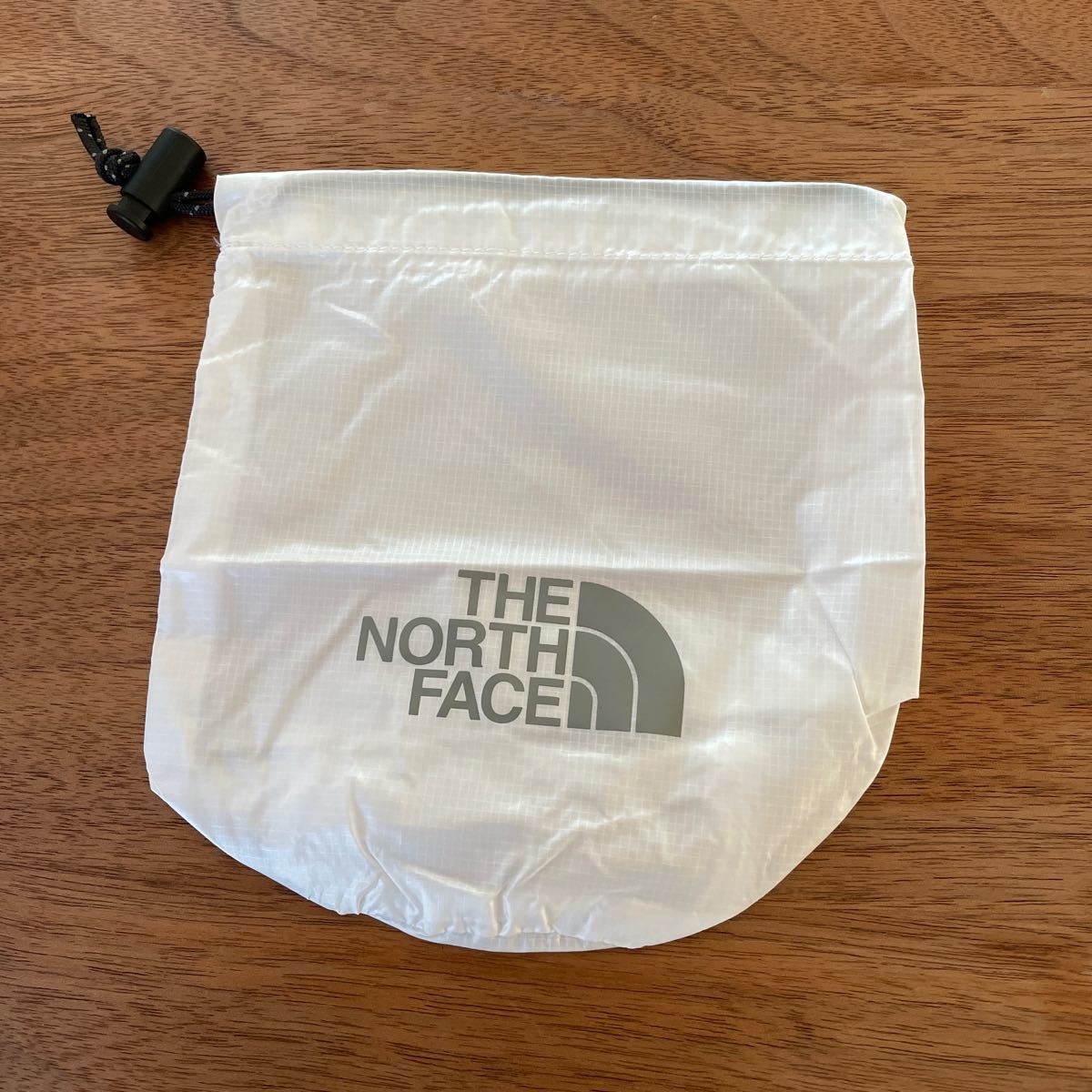 A 柄ひも SS 未使用 ノースフェイス THE NORTH FACE スタッフバッグ 巾着 登山 袋 ホワイト 巾着袋 付属 コンパクト 軽量 リップ素材_画像1