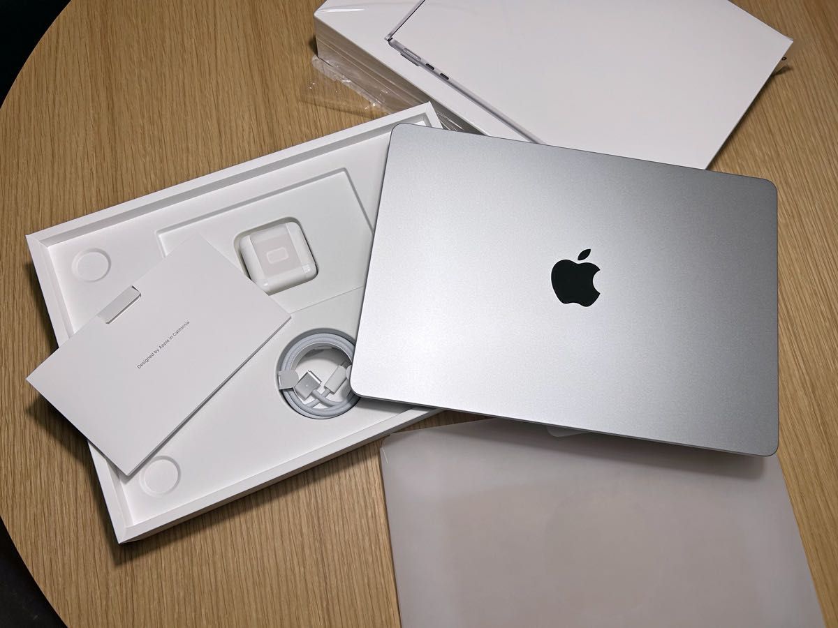 M2 MacBook Air 8G / 512G 本体、箱、付属品一式(Apple MacBook M2 MacBook Air 8G / 512G 本体、箱、付属品一式(Apple MacBook