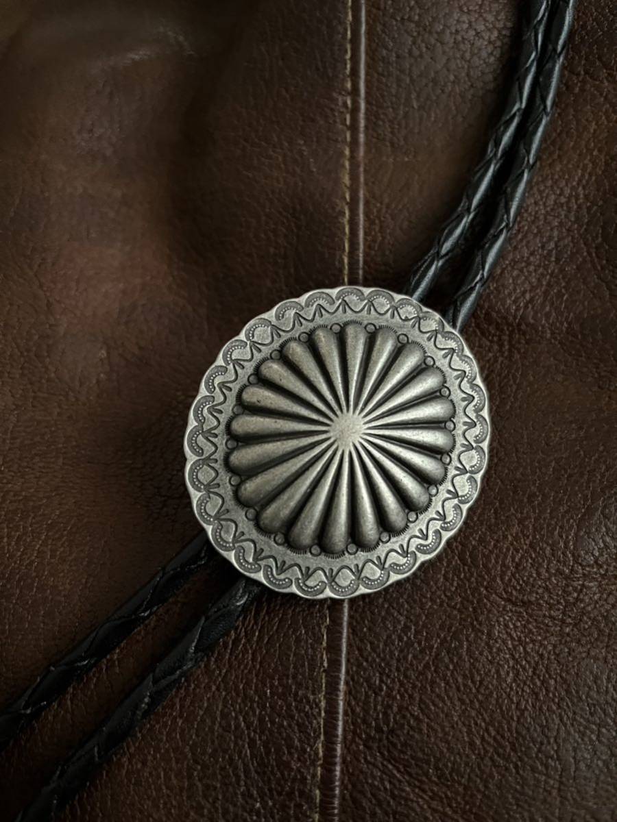 【傑作】極美品 RRL BOLO TIE ダブルアールエル コンチョ ネイティブ ウエスタン レザー カウボーイ ループ ボロ ボロー タイ ネクタイ_画像2