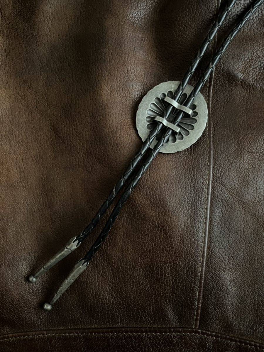 【傑作】極美品 RRL BOLO TIE ダブルアールエル コンチョ ネイティブ ウエスタン レザー カウボーイ ループ ボロ ボロー タイ ネクタイ_画像4