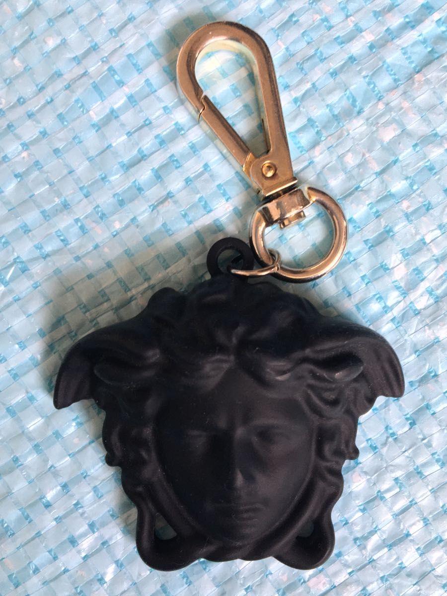 美品 Versace ヴェルサーチ メデューサキーホルダー ラバー 美品 Versace ヴェルサーチ メデューサキーホルダー ラバー