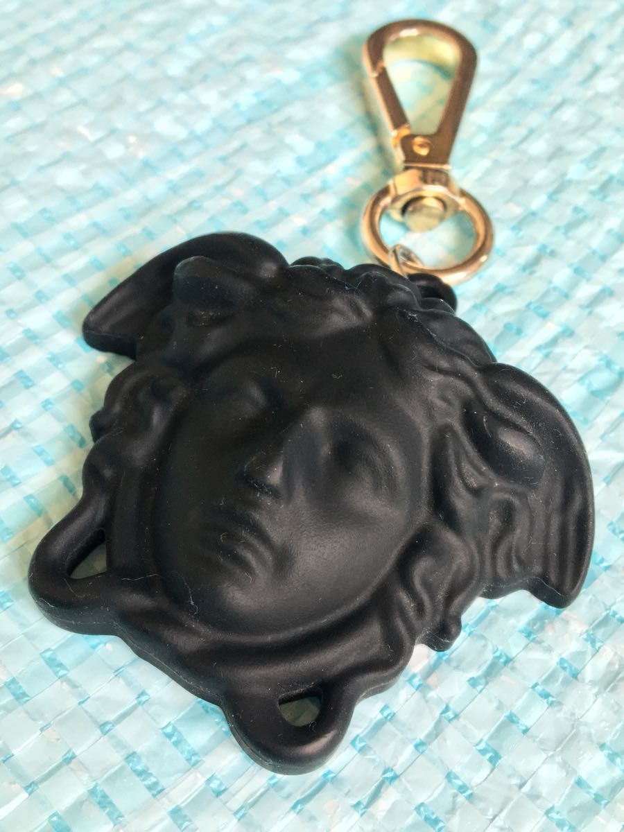 美品 Versace ヴェルサーチ メデューサキーホルダー ラバー 美品 Versace ヴェルサーチ メデューサキーホルダー ラバー