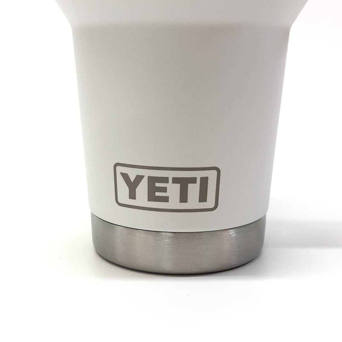 【未使用】YETI Rambler 42oz Straw Mug イエティ ランブラー ホワイト 約1260ml 水筒 ストロー付き ステッカー ステンレス ボトル_画像3