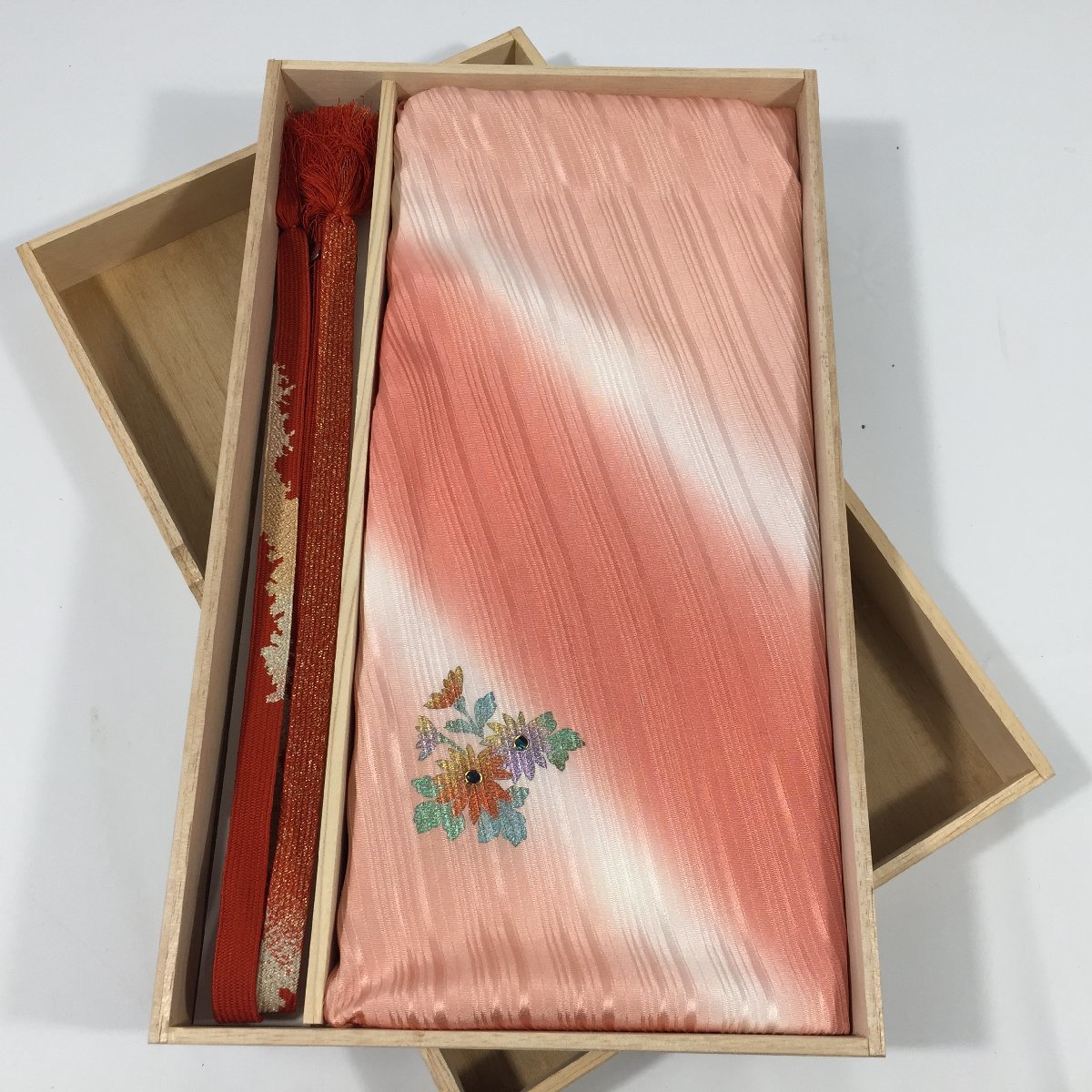 和装小物　　帯揚げ帯締めセット　平組　ピンク系　　木箱付　　中古保管品　　TH1.076_画像1