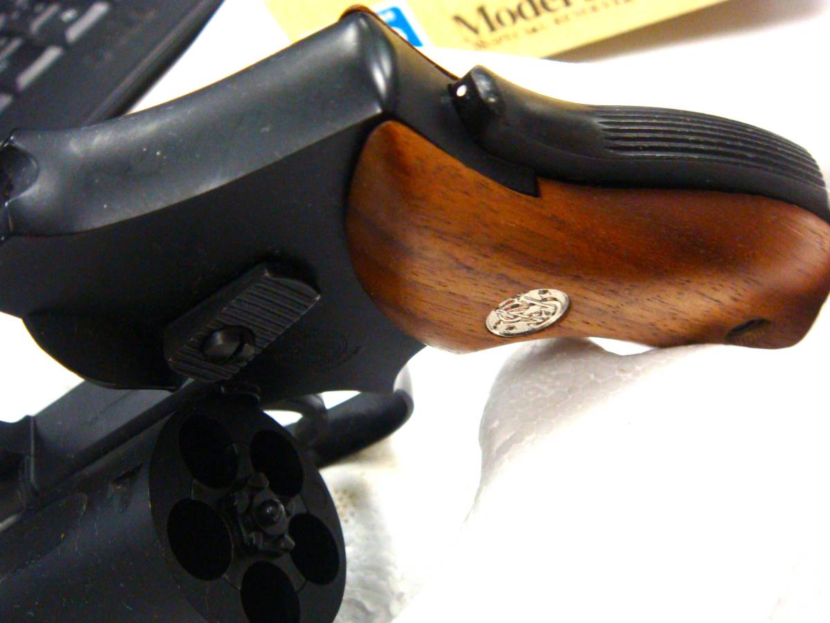 007も ”ドクターNO　007は殺しの番号” でPPKと併せて使った Smith & Wesson .38 Centennial タナカ製モデルガン 動作品の出品です。 _画像6