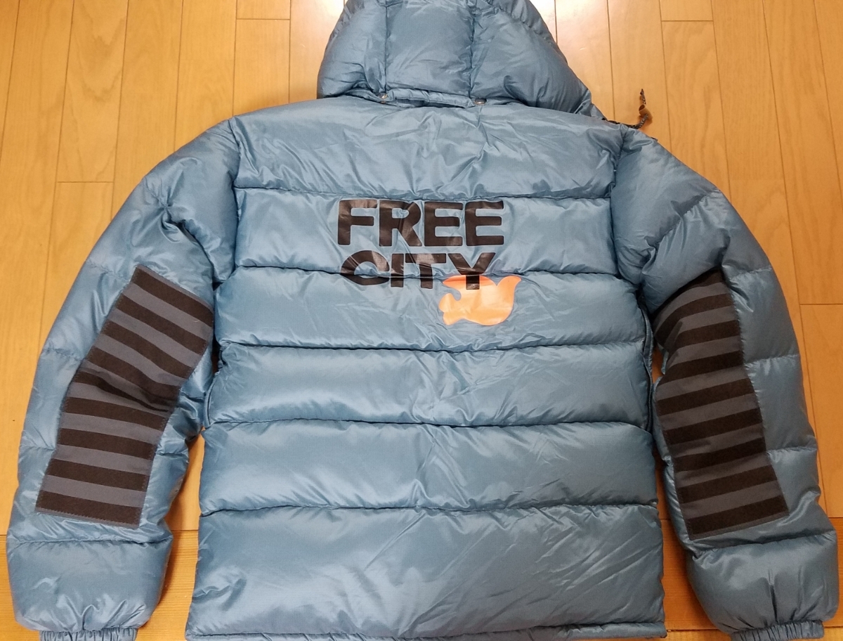 激レアの未使用 FREECITY×BURTON フリーシティ バートンコラボ品 ダウンジャケット Mサイズ 完売品 オレンジバード フード付き 紙タグ完備_画像3