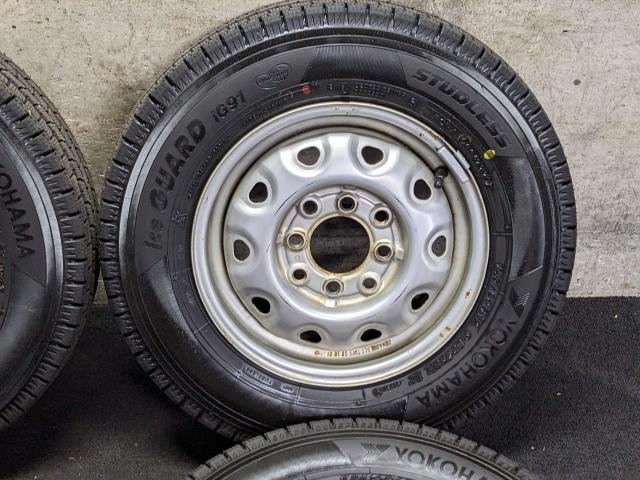 【Ｃ】深溝　12インチホイール付き冬タイヤ　スタッドレス　4本セット　12×4.00B PCD100/114.3　145/80R12　80/78N　LＴ　ヨコハマ_画像4