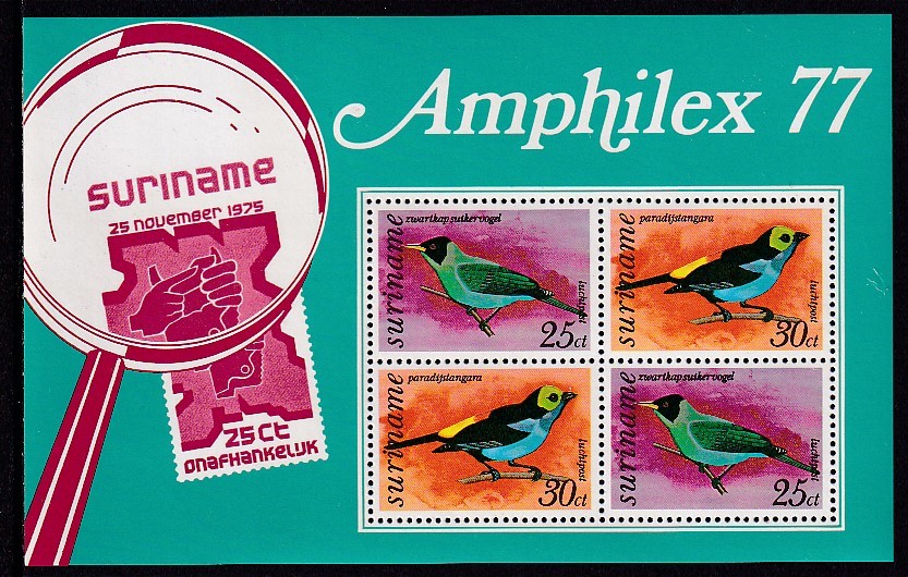 15 スリナム【未使用】＜「1977 SC#C60a 国際切手展《Amphilex 77》・鳥」 組合せ小型シート ＞ _画像1