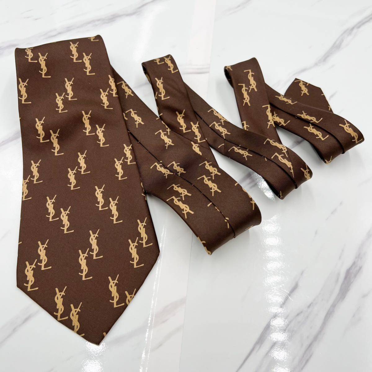 極美品 YVES SAINT LAURENT イヴサンローラン ネクタイ 刺繍 極美品 YVES SAINT LAURENT イヴサンローラン ネクタイ 刺繍