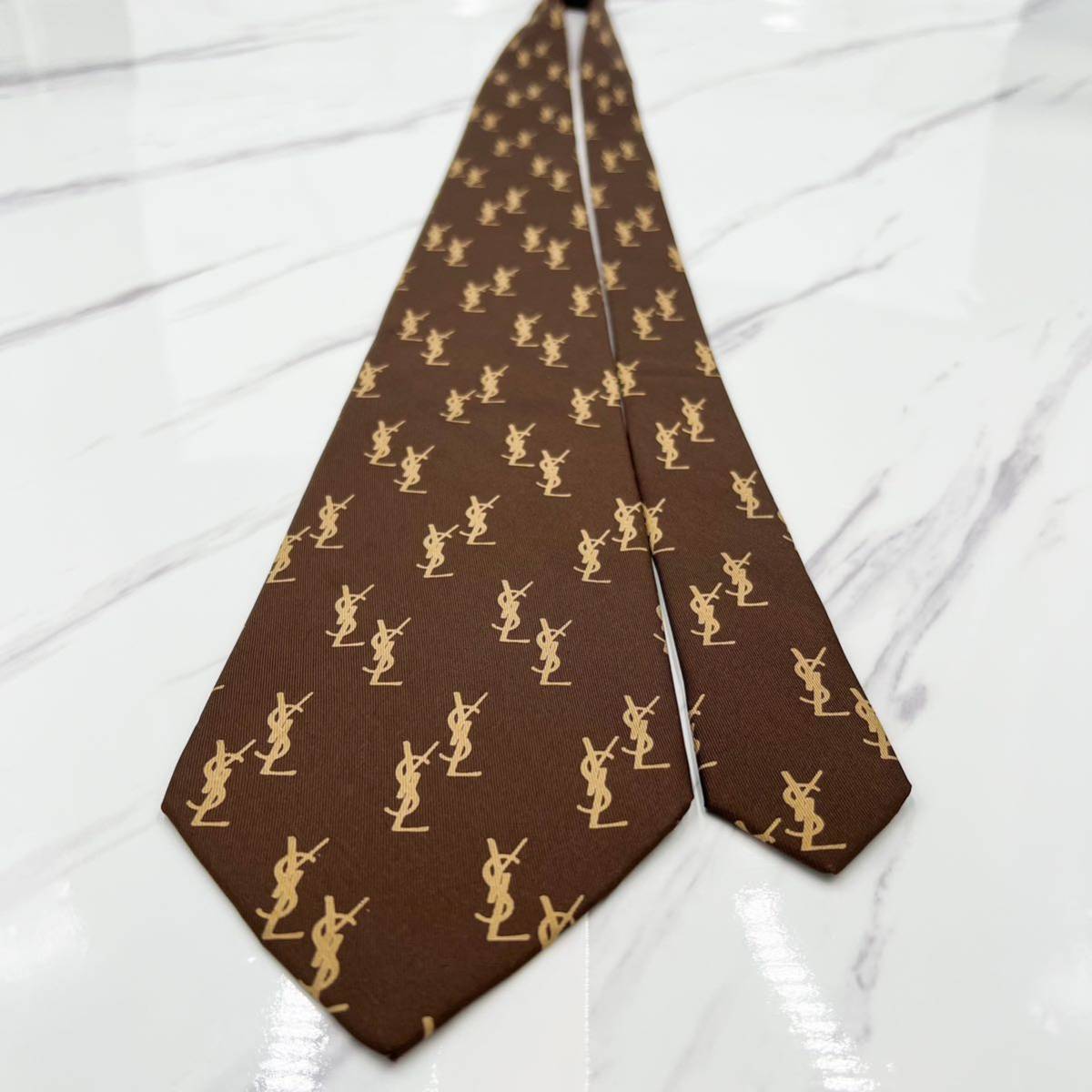 極美品 YVES SAINT LAURENT イヴサンローラン ネクタイ 刺繍 極美品 YVES SAINT LAURENT イヴサンローラン ネクタイ 刺繍