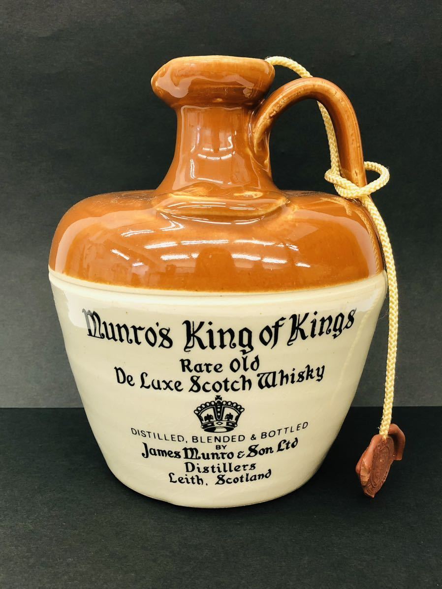 マンローズ キング オブ キングス スコッチウイスキー Munro’s King of Kings 陶器ボトル 総重量1,589g M7_画像1