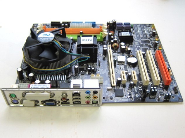 ☆　MSI ATX M/B (945G NEO) CPU/CPUファン/IOパネル付き　☆_画像1