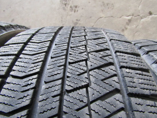 ☆　235/40R18！中古スタッドレス！4本セット！ブリヂストン！VRX2！1本年数違い！　☆_画像3