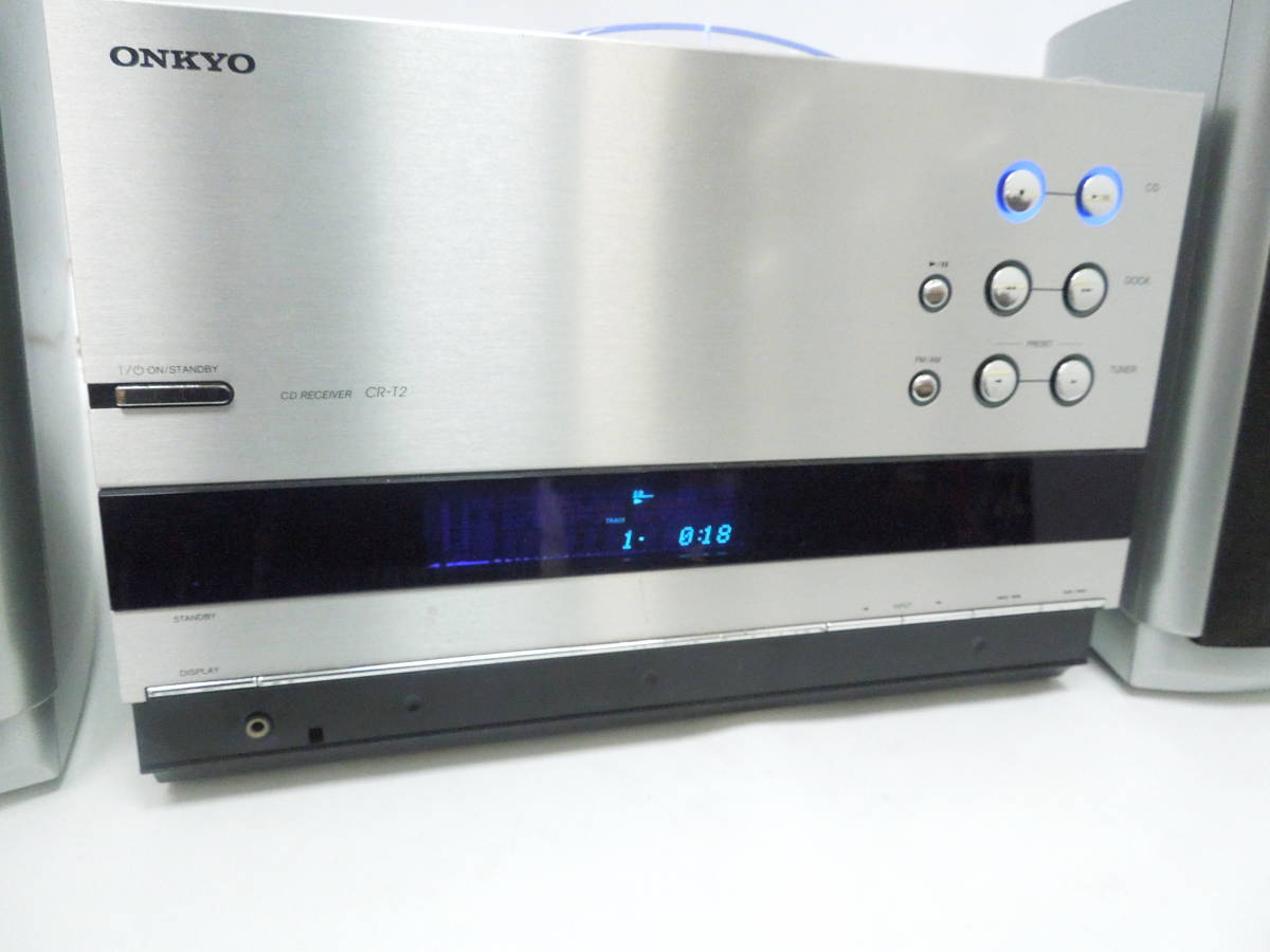 ‡0693 オンキョー ミニコンポ ONKYO CD チューナーアンプ CR-T2 スピーカー2台 部品取り パーツ取り 2010年製 通電音出し確認済_画像2