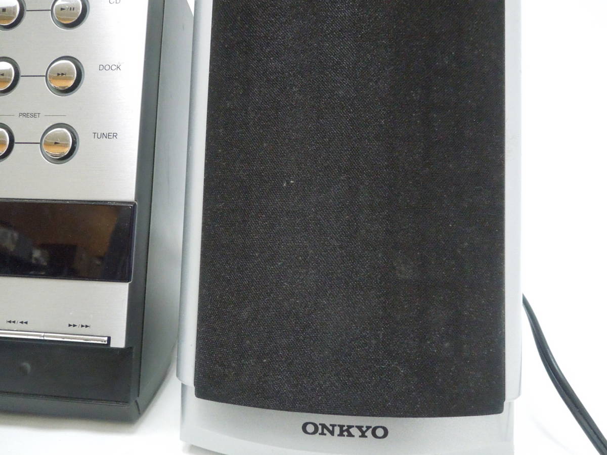 ‡0693 オンキョー ミニコンポ ONKYO CD チューナーアンプ CR-T2 スピーカー2台 部品取り パーツ取り 2010年製 通電音出し確認済_画像4