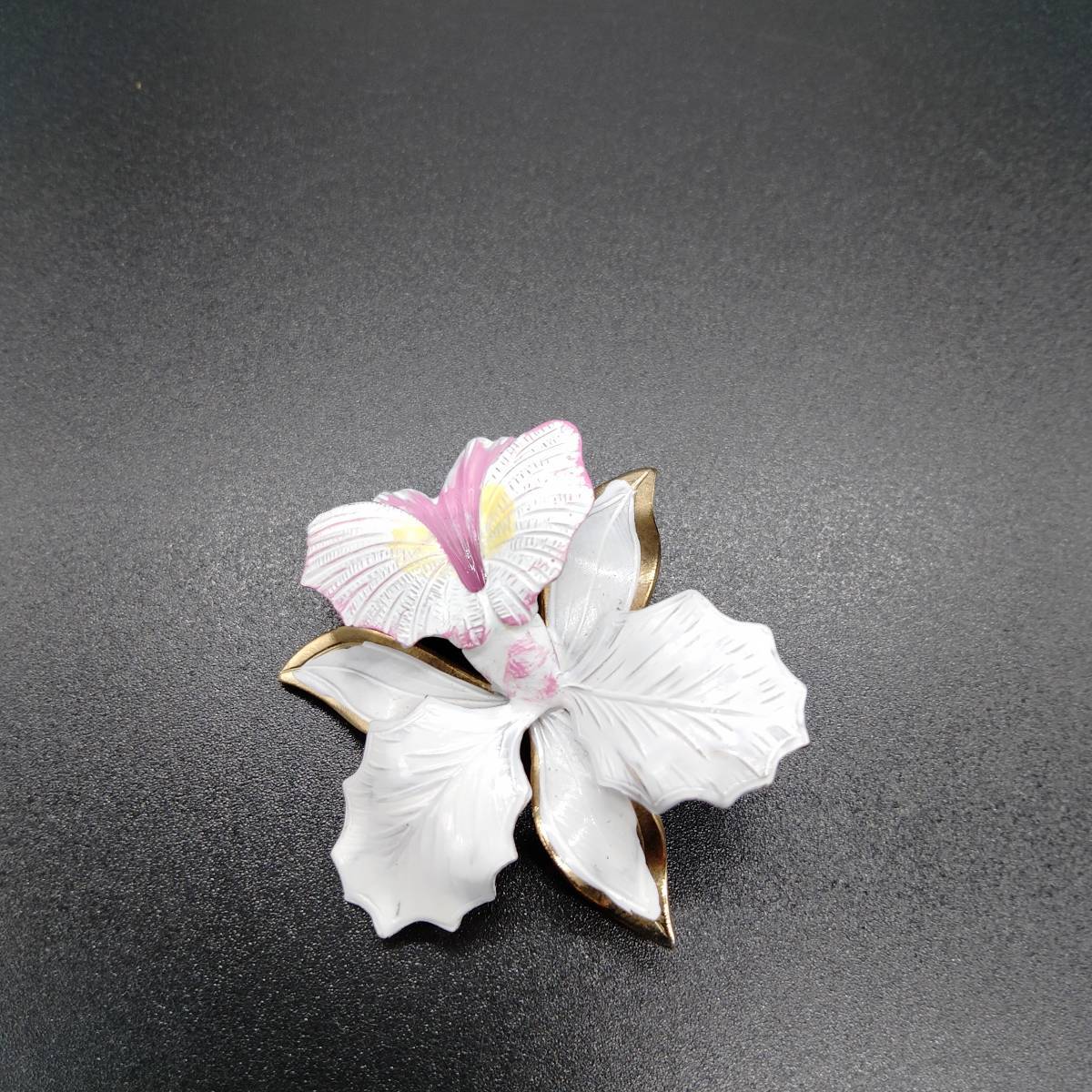 蘭の花 フローラル 立体 米国 ビンテージ ブローチ 植物系 昭和レトロ コスチュームジュエリー 白/ピンク系 3D Orchid SOA68の画像5