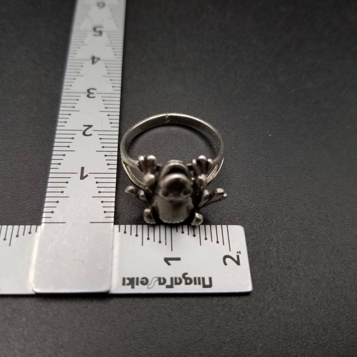 最終値下げ 動きのあるカエル シルバー 925 キュート 存在感 立体 16号~