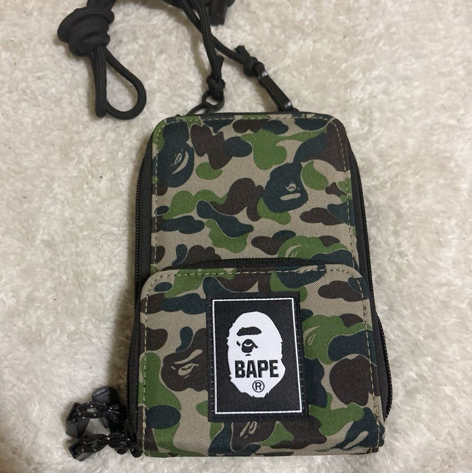 BAPE KIDS by *a bathing ape 2023 AUTUMN/WINTER COLLECTION じゃばら式CAMOスマホショルダー　迷彩 カーキ _画像1