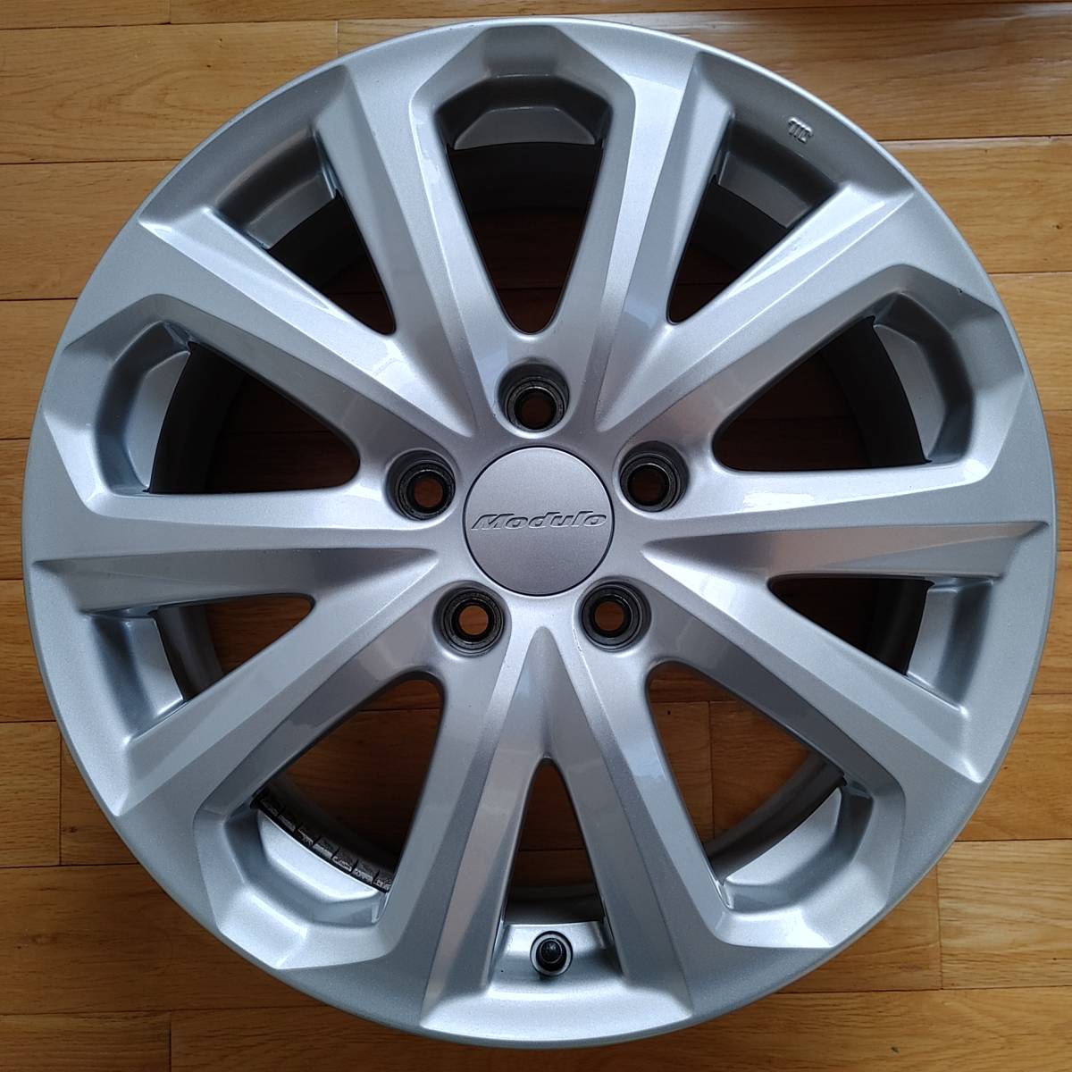 美品 ホンダ Modulo モデューロ 純正 17x6.5J オフセット +50 PCD114.3-5H 中古 4本セット ステップワゴン ヴェゼル CR-Z ジェイド等_画像2