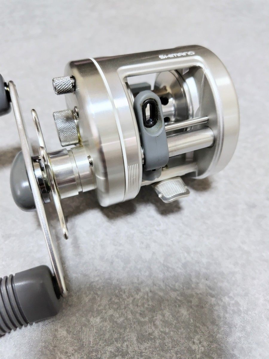 希少 美品 完備品 SHIMANO シマノ 92カルカッタ200 付属品あり 希少 美品 完備品 SHIMANO シマノ 92カルカッタ200 付属品あり