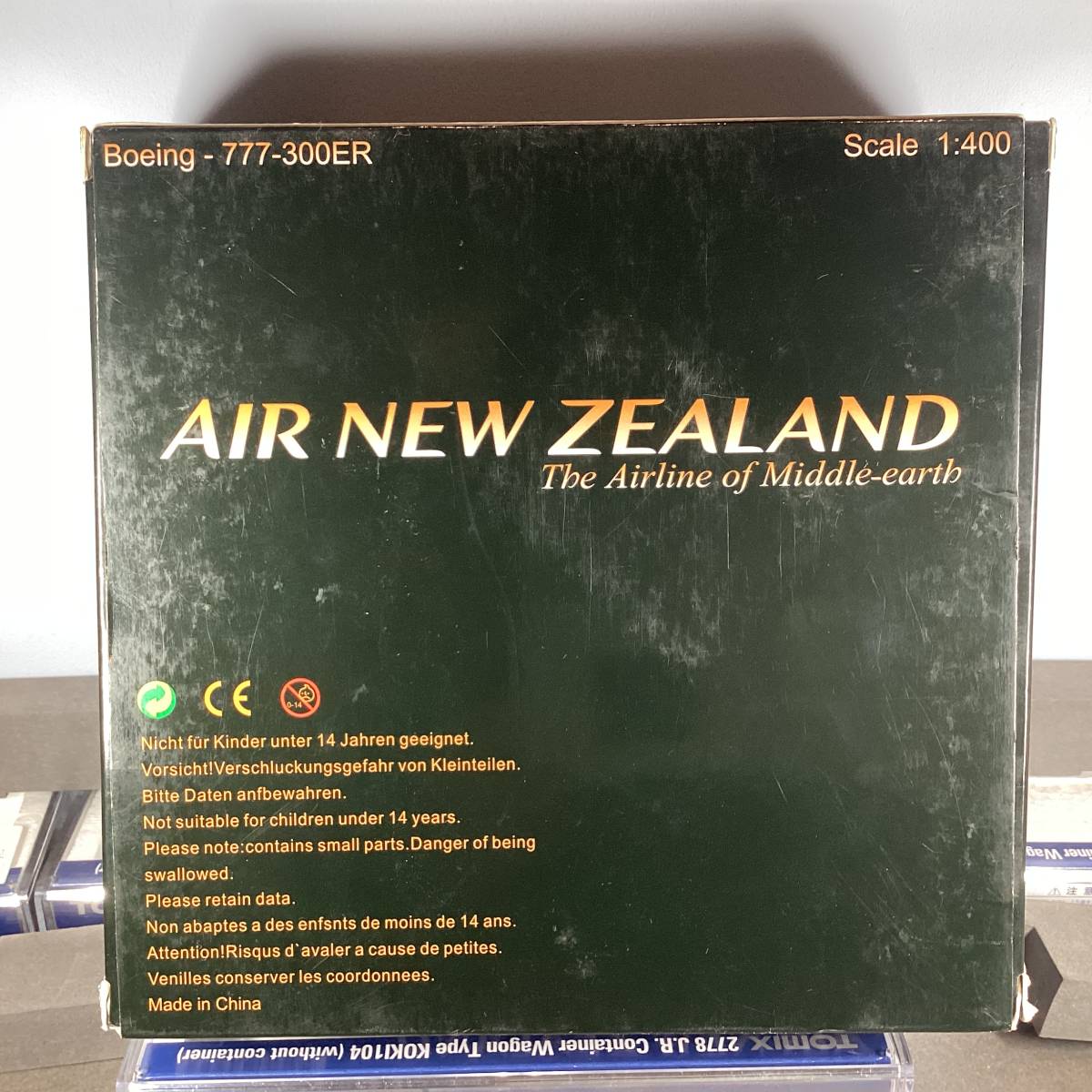 [ secondhand goods ]1/400 B777-300ER air New Zealand ~THE HOBBIT~rejiZK-OKP [ free shipping ]