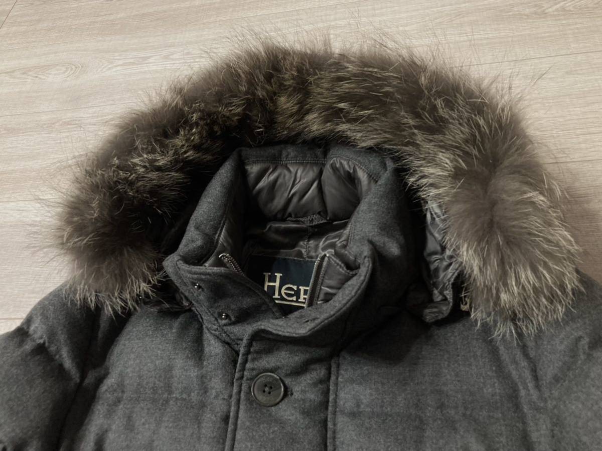 ほぼ未使用 HERNO ヘルノ ウールダウンコート グレー 羽マーク3 ほぼ未使用 HERNO ヘルノ ウールダウンコート グレー 羽マーク3