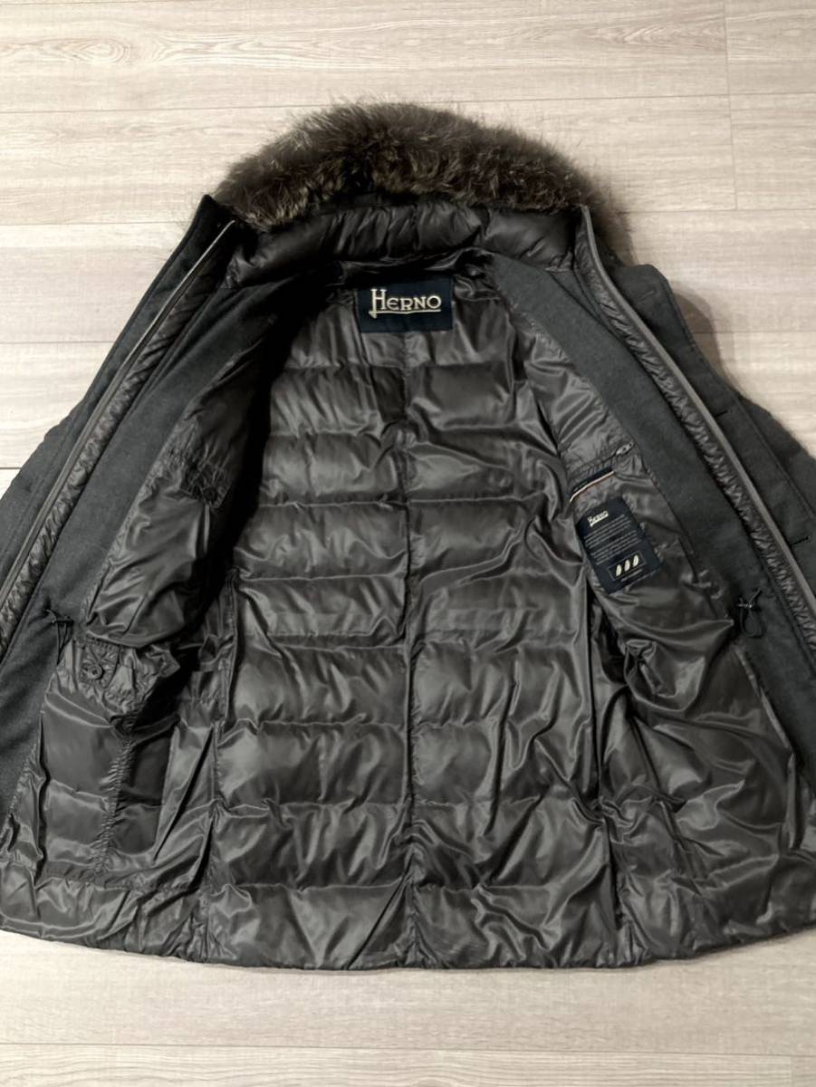 ほぼ未使用 HERNO ヘルノ ウールダウンコート グレー 羽マーク3 ほぼ未使用 HERNO ヘルノ ウールダウンコート グレー 羽マーク3