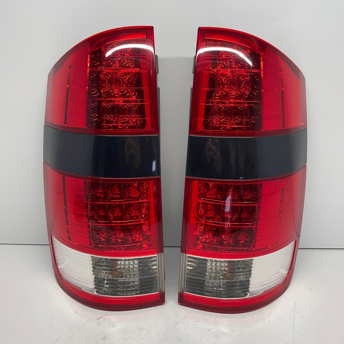 トヨタ AZR60 AZR65 60 ノア ヴォクシー 後期 テールライト テールランプ テールレンズ 左右セット LR LED 点灯済 ICHIKOH 28-184 P50436の画像1