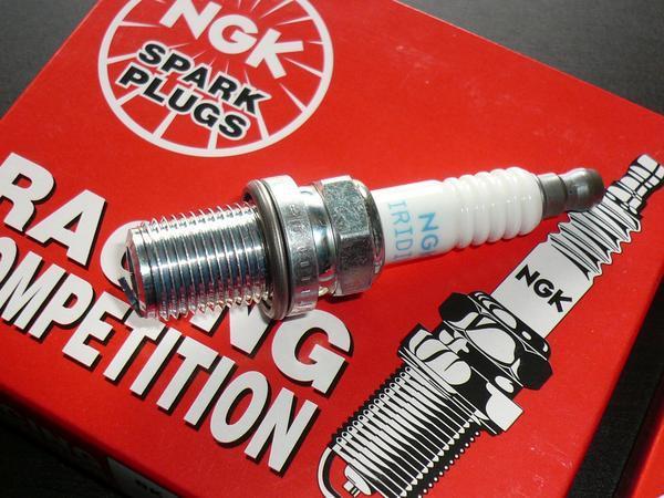 在庫あり NGK レーシングプラグ R2556G 10番 4本 新品 エボ10 スイフト等用 日本特殊陶業_スラントタイプ 失火対策に (参考写真)