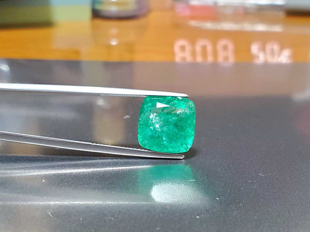 超激レア！美しいネオンカラーのクラック水晶！8.580ct もの特大サイズの稀少な逸品！_画像3