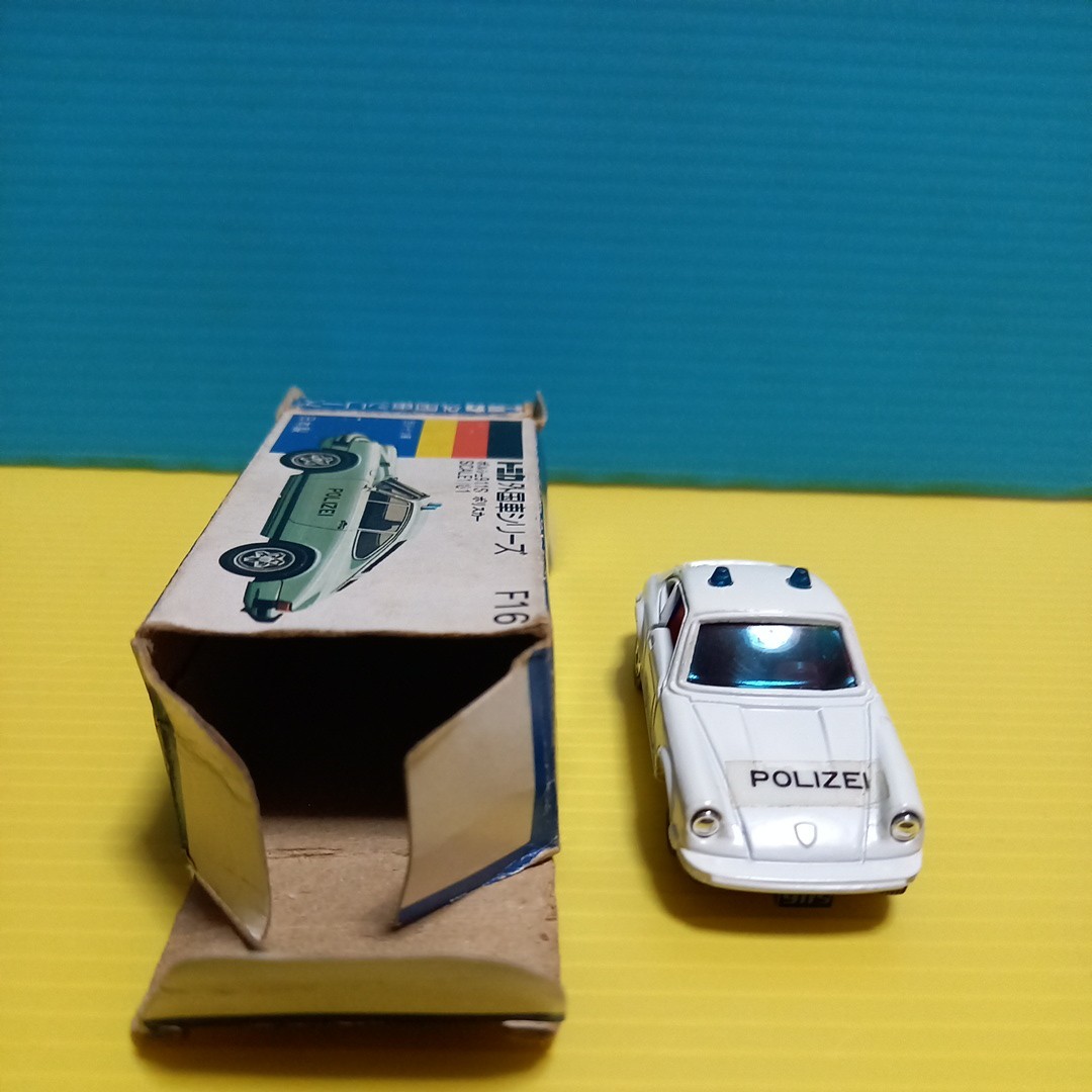 日本製 絶版希少 トミカ青箱F16 ポルシェ911S ポリスカー 1/61 箱痛み有り 車体未使用に近い_画像3
