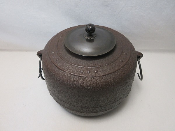 510950 【 ほぼ未使用 茶道具 桑 置炉 人間国宝 釜師 高橋敬典作 510950 【 ほぼ未使用 茶道具 桑 置炉 人間国宝 釜師 高橋敬典作