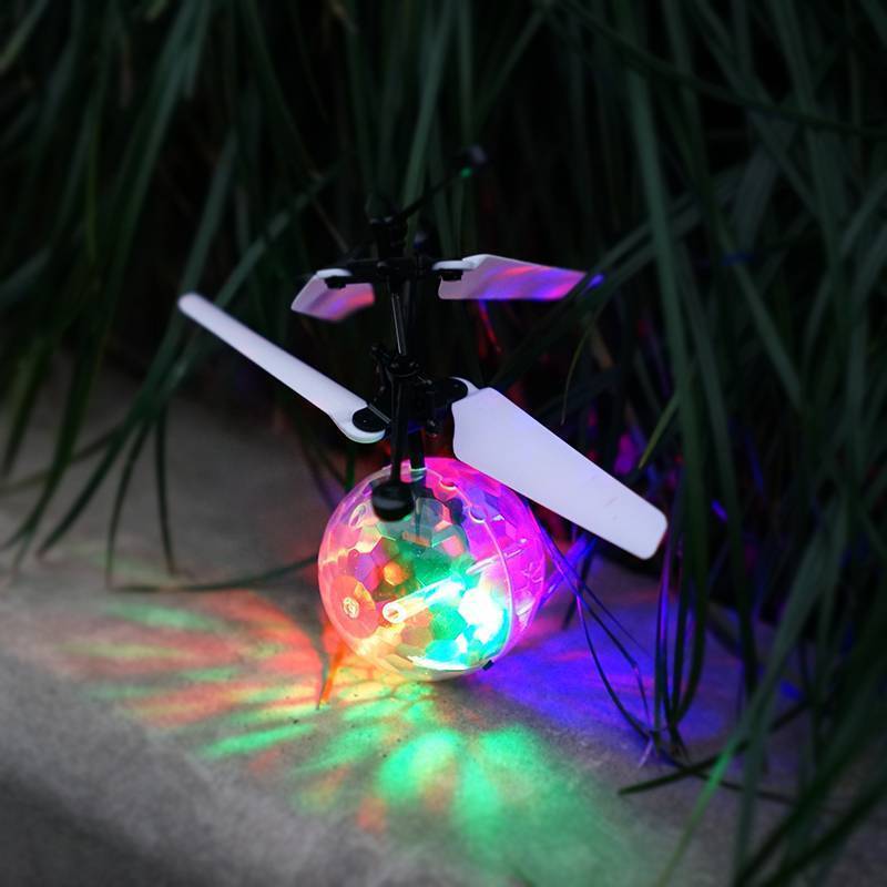光る! 飛ぶ!! フライングボール ヘリコプターボール USB充電式 LEDライト センサー コントロール おもちゃ RGB_画像6