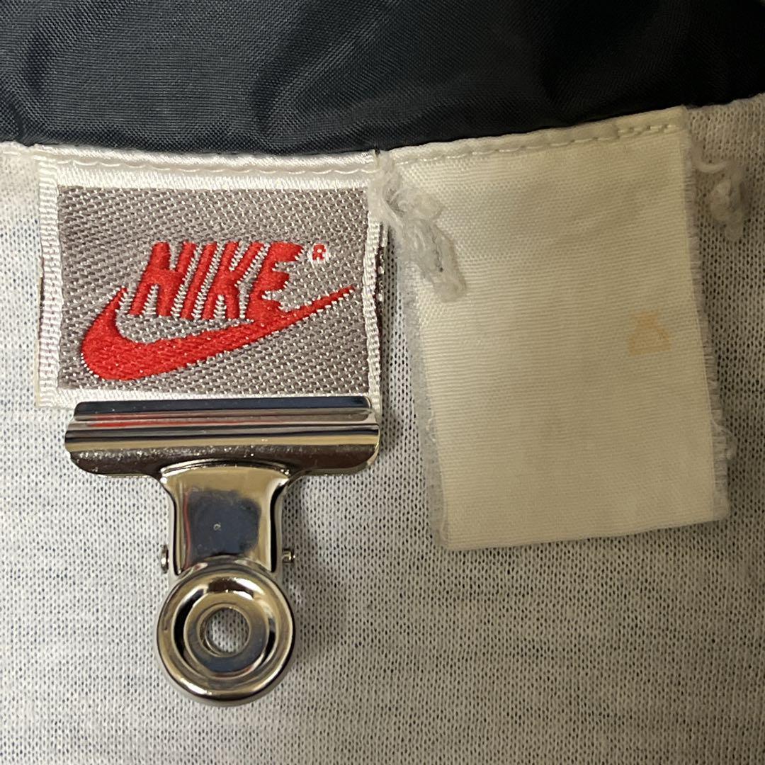 90's NIKE ナイキ 銀タグ ナイロンジャケット L 黒 ワンポイント 90's NIKE ナイキ 銀タグ ナイロンジャケット L 黒 ワンポイント