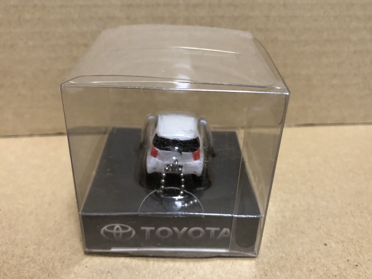 トヨタ iQ ホワイトパールクリスタルシャイン LEDキーホルダー ミニカー_画像3