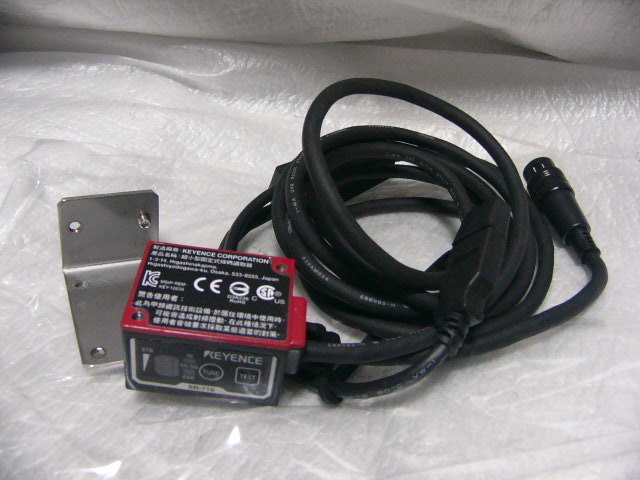 ☆動作保証美品☆ KEYENCE SR-710 超小型固定式2次元コード ☆動作保証美品☆ KEYENCE SR-710 超小型固定式2次元コード