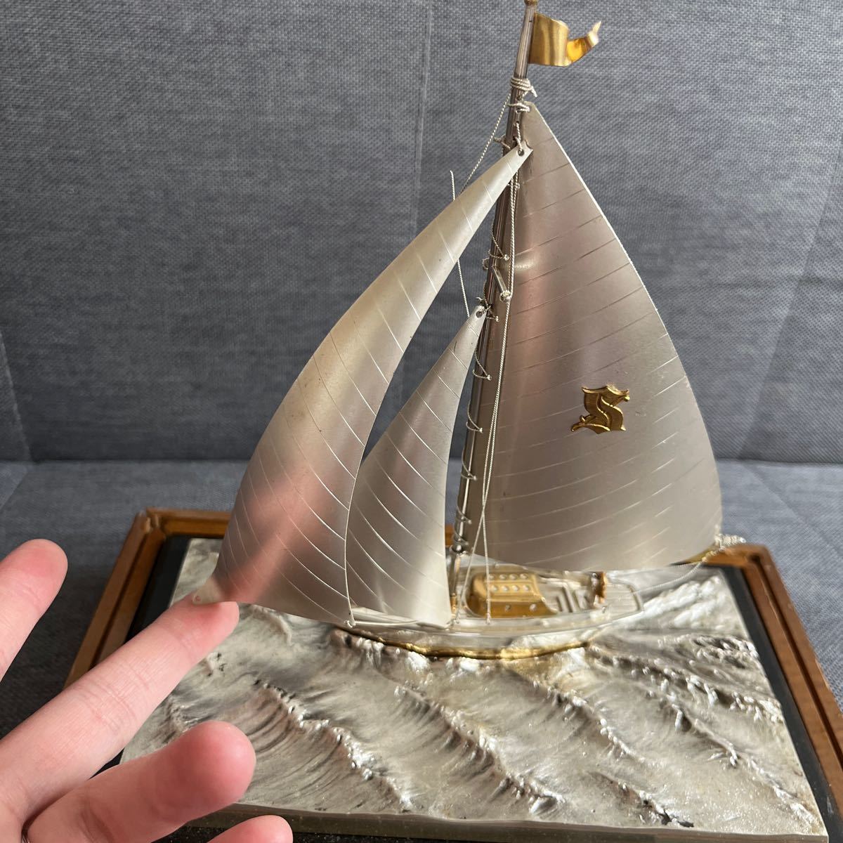 銀製品 ヨット 航海船 ガラスケース付き 縁起物 工芸品 彫刻 置物 関工芸 SILVER 帆船 船舶模型(ks)_画像2