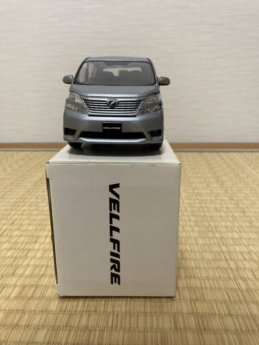 トヨタヴェルファイア☆TOYOTA VERLFIRE 非売品 カラーサンプルミニヵー ２０系 １／２４スケール グレーメタリック_画像2