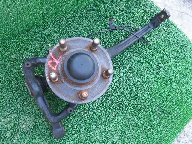 * Chrysler 300C 06 year LX57 right front hub Knuckle ( stock No:A25157)