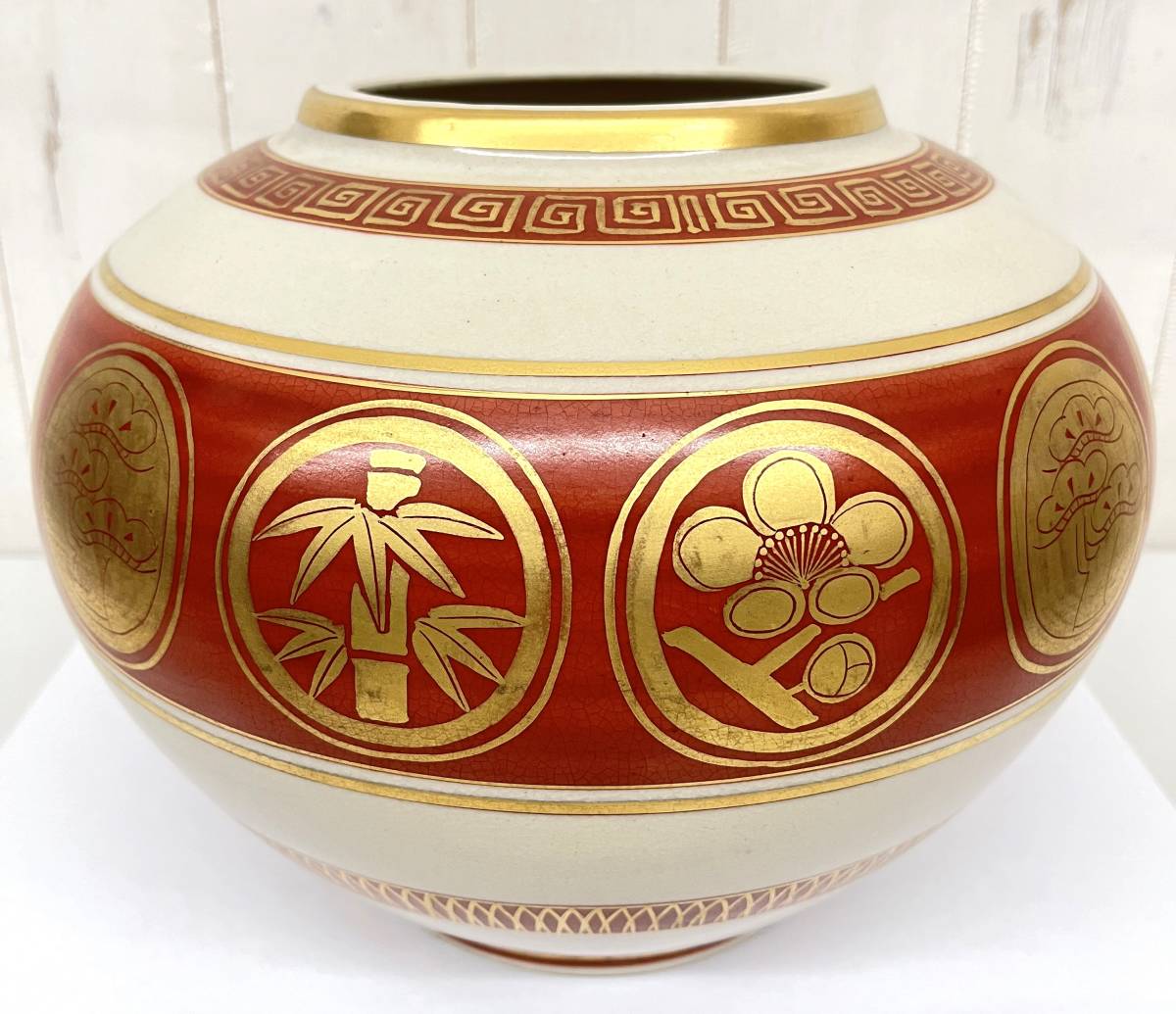 伝統工芸 工芸品 工芸美術 ＊九谷 九谷焼 陶仙 金彩 松竹梅図 雷文 貫入 ＊花瓶 花入 花生 飾壺 鑑賞壺 花道具 茶道具 和室 茶室 陶器 陶芸_画像5