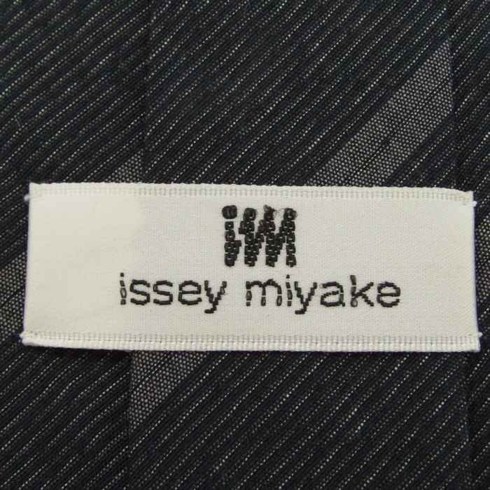 【良品】 イッセイミヤケ ISSEY MIYAKE ストライプ柄 シルク ライン柄 日本製 メンズ ネクタイ グレー_画像4