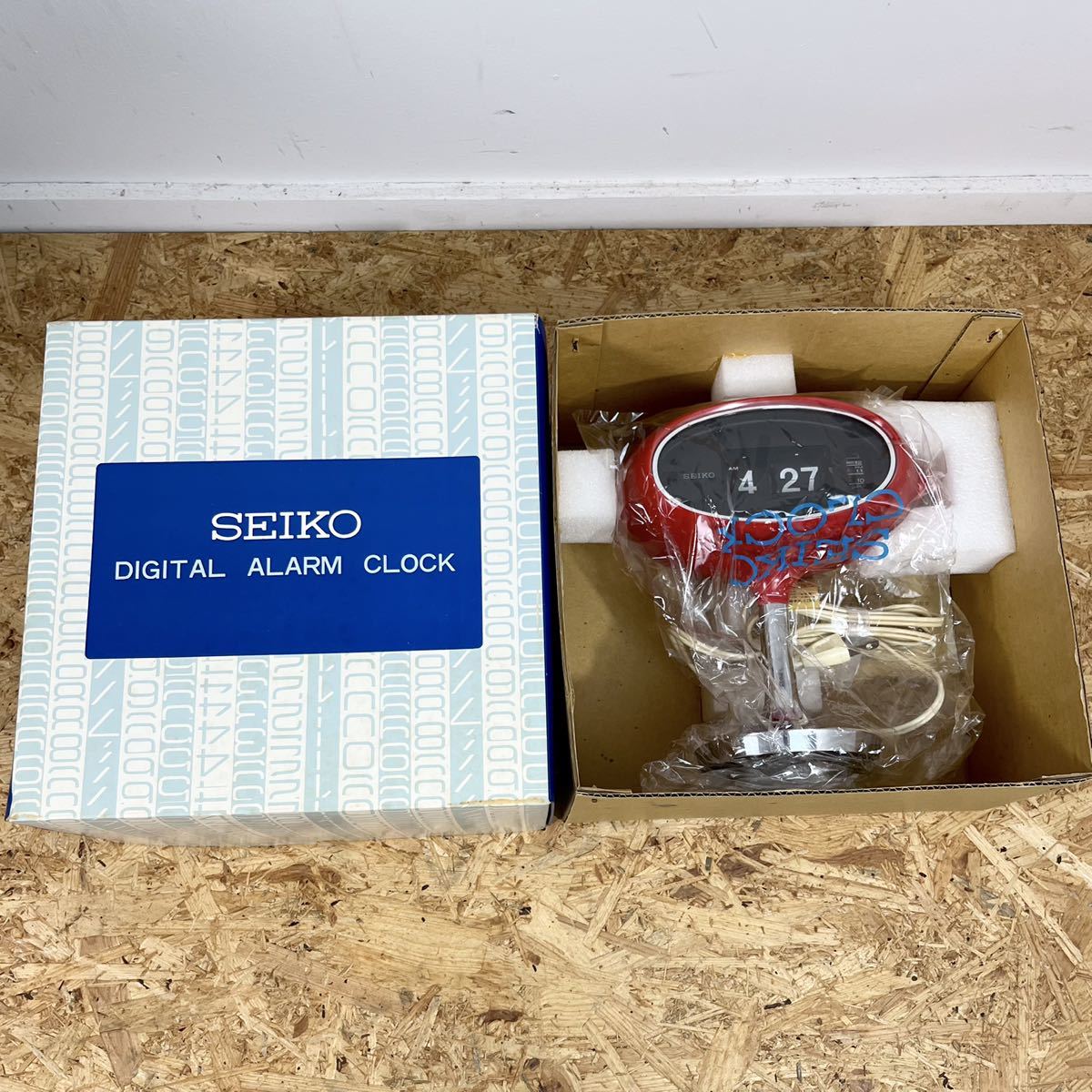 レトロ】SEIKO セイコーパタパタ時計DP-601 赤新品未使用デッド レトロ】SEIKO セイコーパタパタ時計DP-601 赤新品未使用デッド