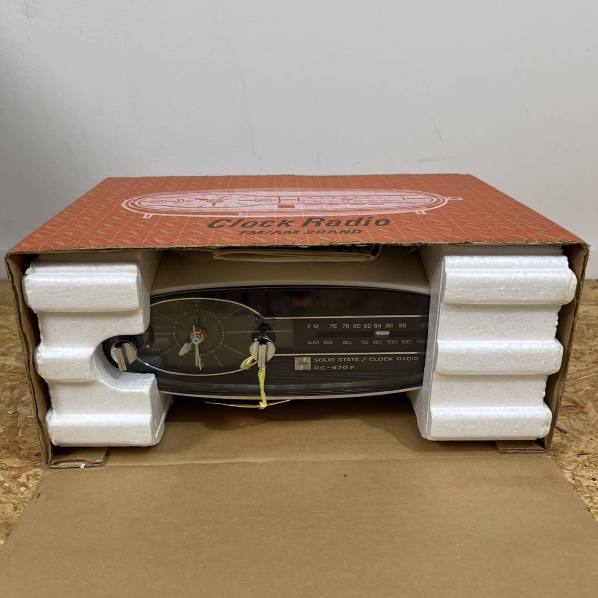 TOSHIBA 東芝 Clock Radio クロックラジオ RC-670F 50Hz FM/AM TOSHIBA 東芝 Clock Radio クロックラジオ RC-670F 50Hz FM/AM