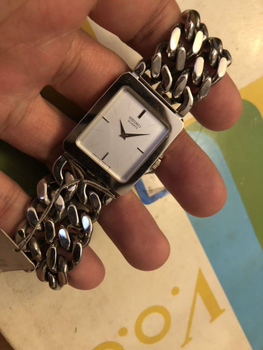 未使用デッドストック品 希少レアデザインSEIKO セイコー 腕時計 未使用デッドストック品 希少レアデザインSEIKO セイコー 腕時計