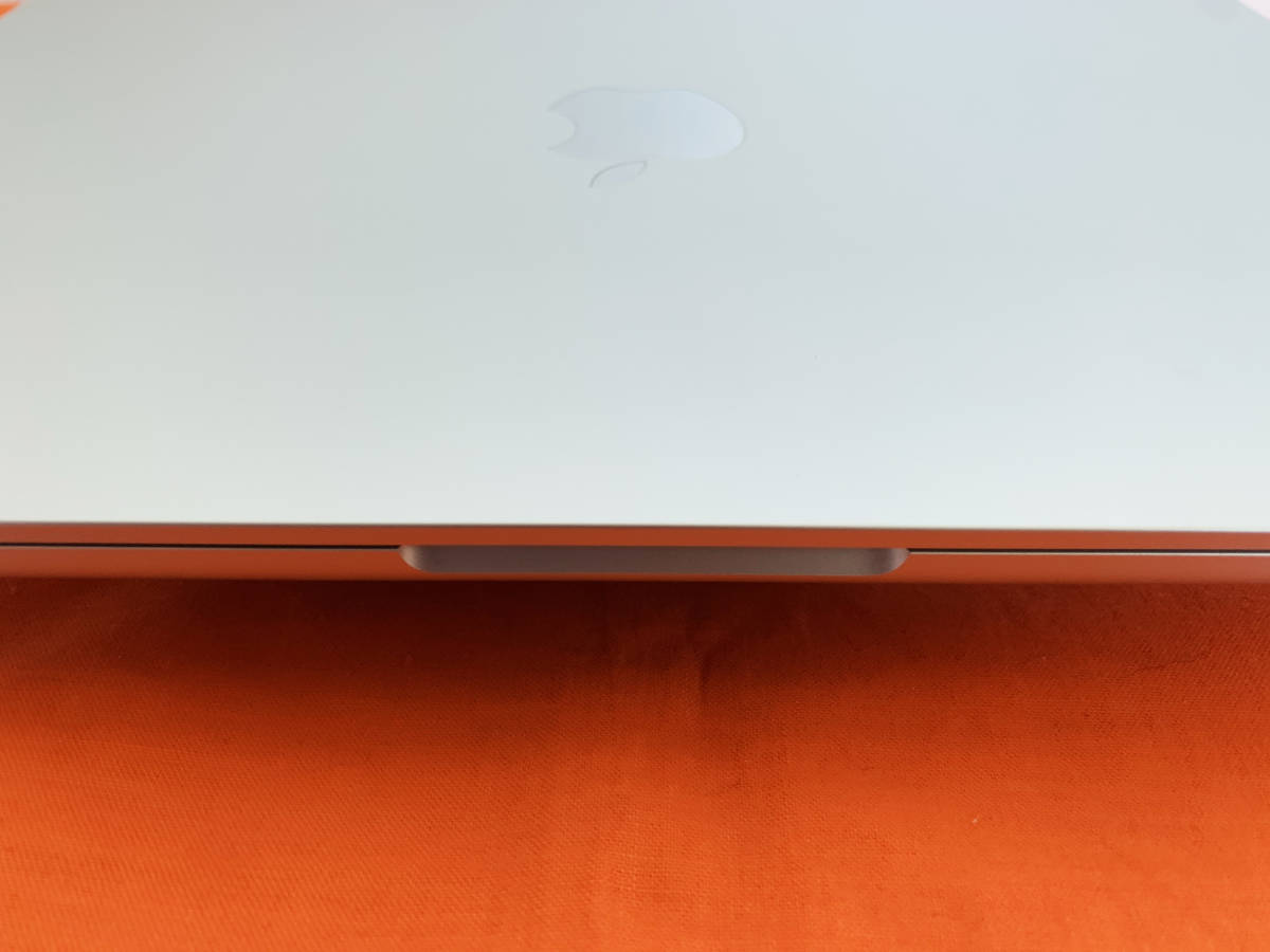 Apple MacBookAir 2022 FLXY3J/A M2チップ メモリ8GB/SSD256GB【充放電回数6回・最大容量100%】_画像4