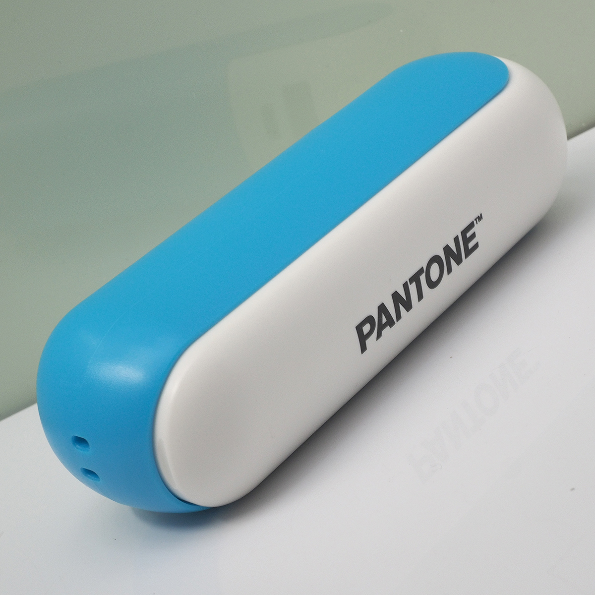 2000mAh モバイルバッテリー ハンディファン ライト 3in1 PANTONE PT-UF002B ブルー mricroUSBケーブル付属(本体充電用) 中古_画像2