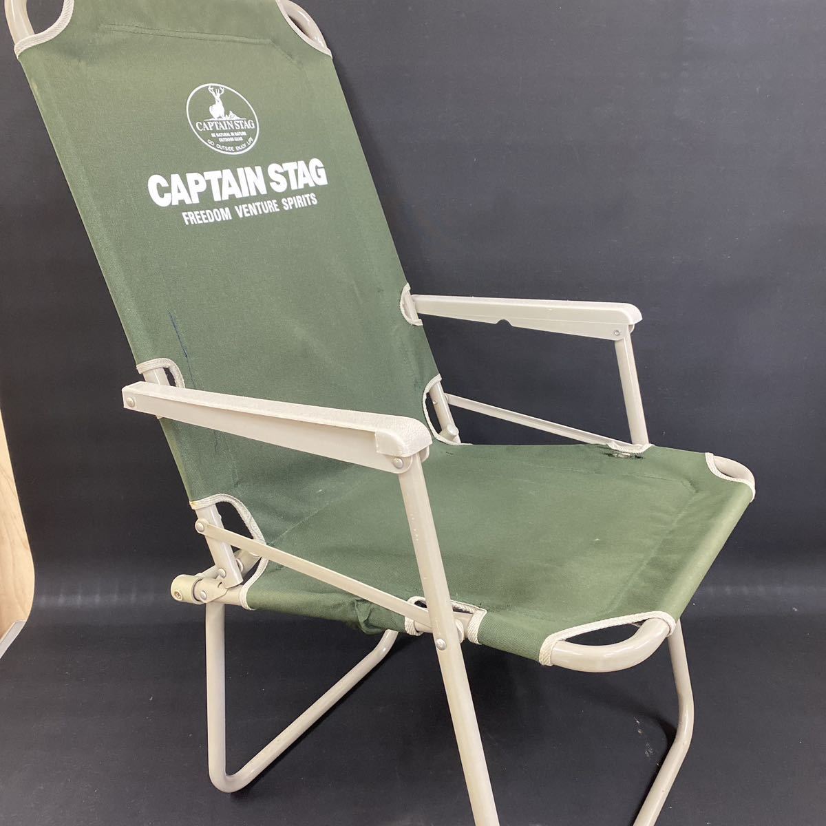 B735【中古】キャンプチェア　レジャーチェア　アウトドアチェア　椅子　キャプテンスタッグ　CAPTAIN STAG　長期保管品　キャンプ_画像3